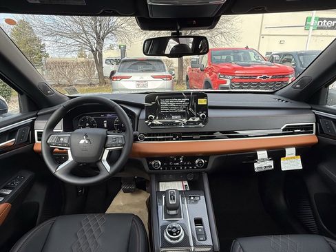 Used 2025 Mitsubishi Outlander SEL image 23