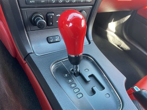 Used 2003 Ford Thunderbird image 26