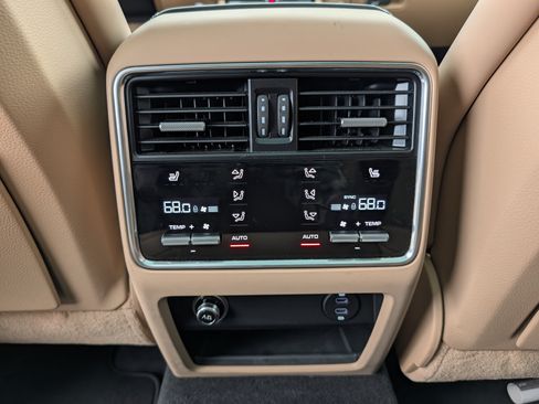 Used 2023 Porsche Cayenne S Platinum AWD/4WD image 32