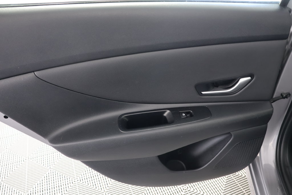 Used 2025 Hyundai Elantra Limited FWD image 27