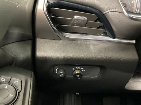 Used 2023 Chevrolet Traverse LT w/ LT Premium Package AWD/4WD image 29