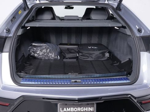 Used 2025 Lamborghini Urus SE AWD/4WD image 19