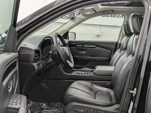 Used 2024 Honda Pilot Touring image 3