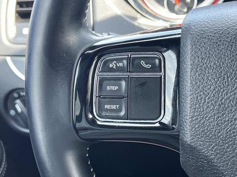 Used 2017 Dodge Grand Caravan SE FWD image 26