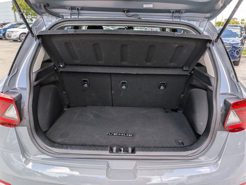Used 2023 Hyundai Venue SEL FWD image 13