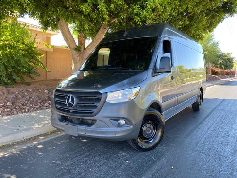 Used 2021 Mercedes-Benz Sprinter 2500 image 54