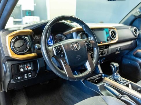 Used 2017 Toyota Tacoma TRD Off-Road image 11
