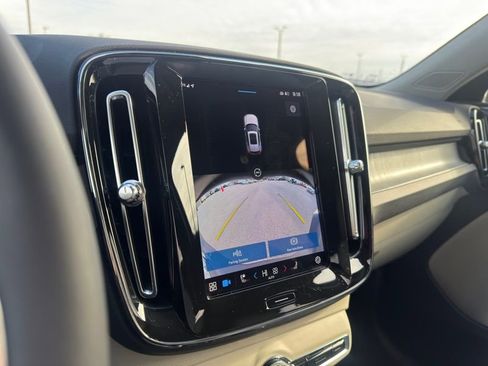 Used 2023 Volvo XC40 B5 Plus w/ Driver Assist Package AWD/4WD image 19