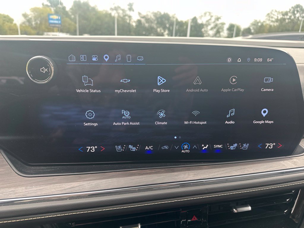 Used 2025 Chevrolet Suburban Premier AWD/4WD image 18