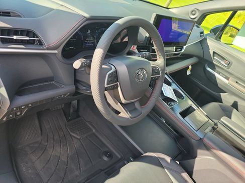 New 2026 Toyota Sienna XSE FWD image 7