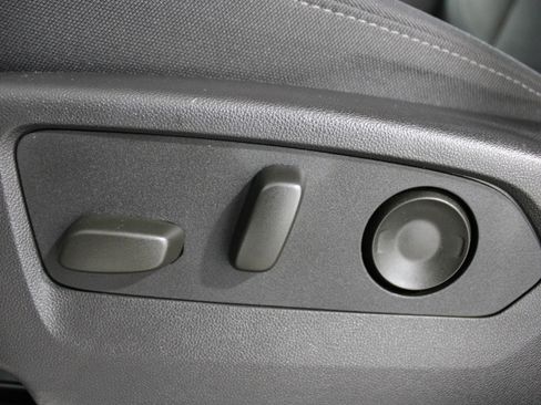 Used 2024 Chevrolet Silverado 1500 Custom image 4