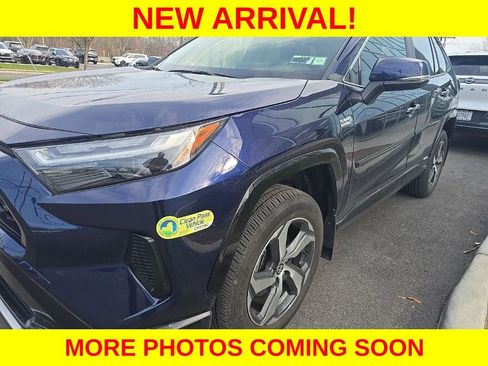 Used 2024 Toyota RAV4 SE w/ Weather & Moonroof Package image 8