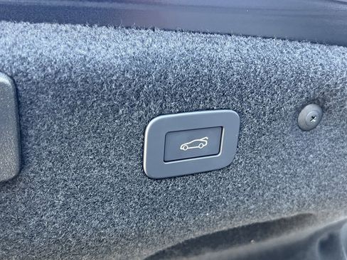 Used 2024 Jaguar XF R-Dynamic SE image 21