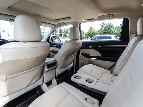 Used 2016 Toyota Highlander Limited FWD image 56