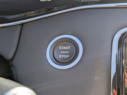 Used 2022 Land Rover Range Rover Evoque R-Dynamic SE image 31