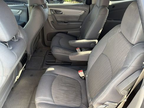 Used 2016 Chevrolet Traverse LT FWD image 17