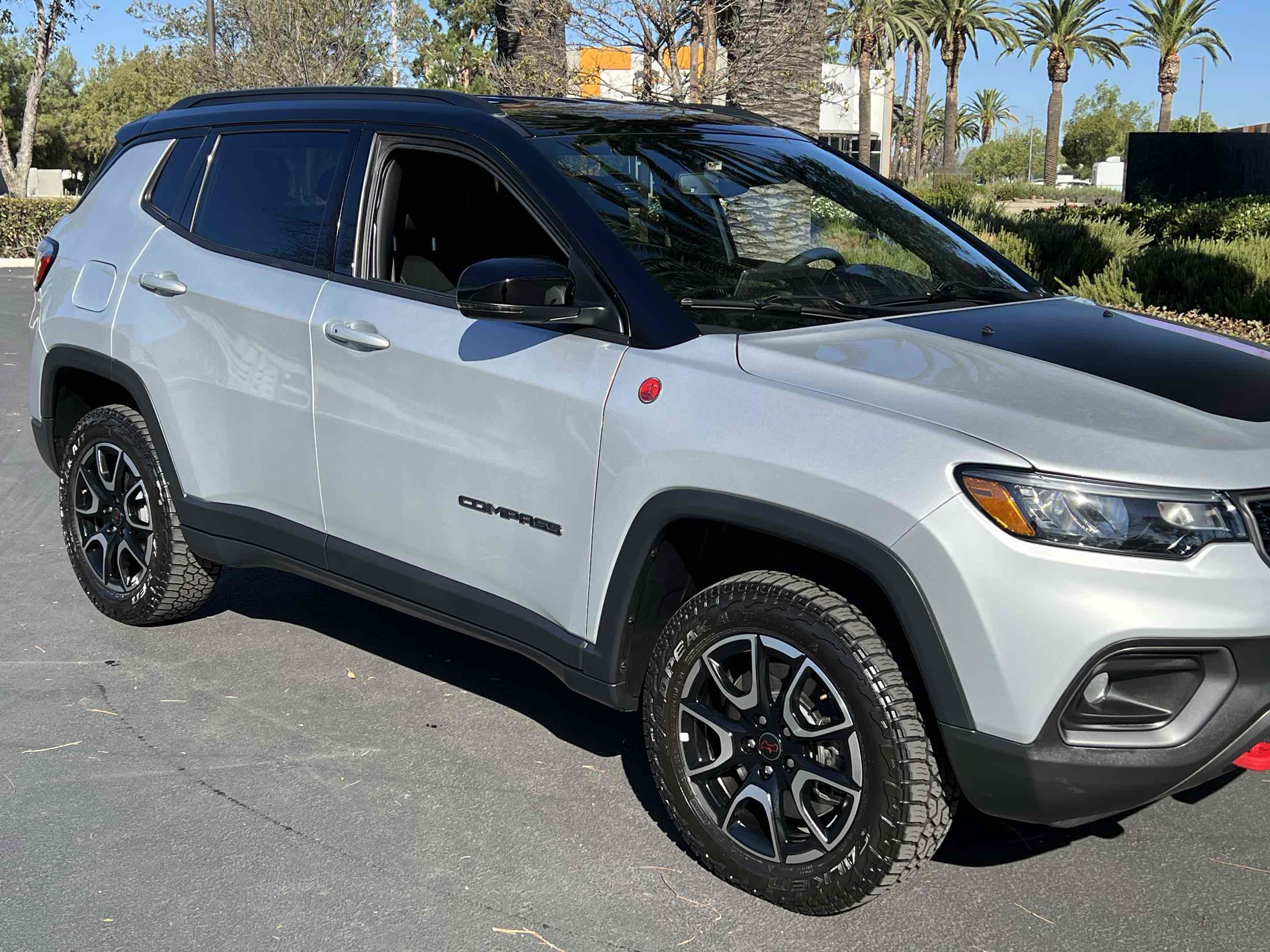 Used 2025 Jeep Compass Trailhawk AWD/4WD image 40