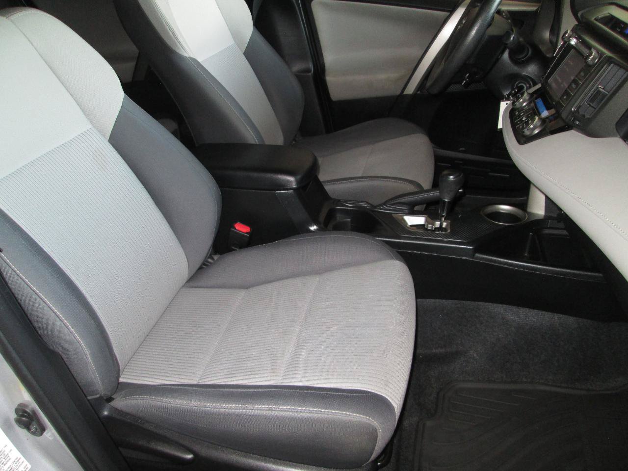 Used 2014 Toyota RAV4 XLE AWD/4WD image 18