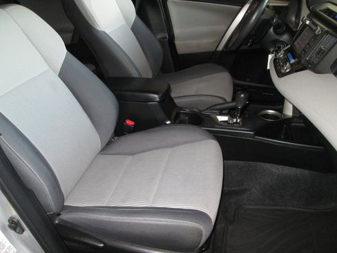 Used 2014 Toyota RAV4 XLE AWD/4WD image 18