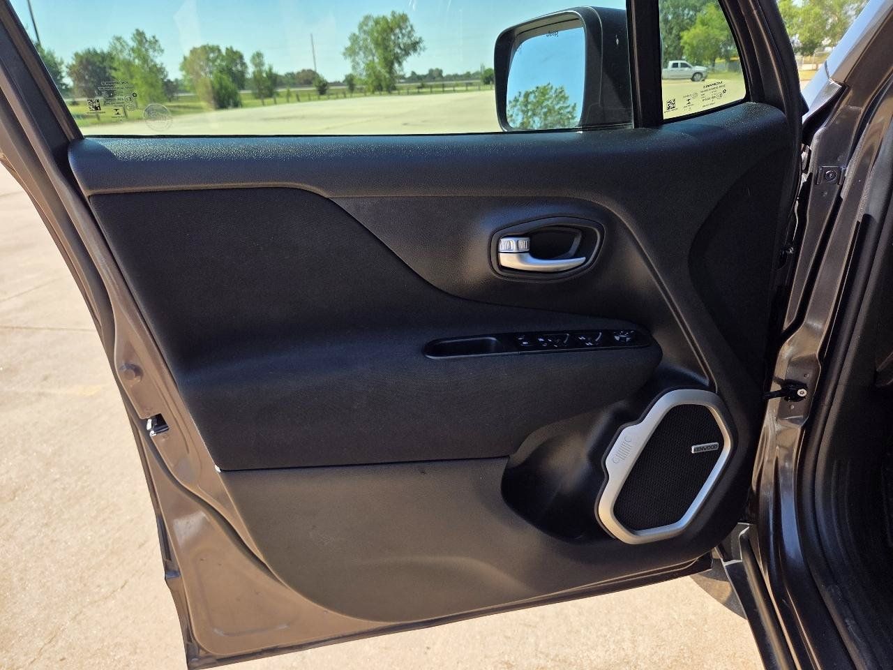 Used 2021 Jeep Renegade Latitude w/ Sun & Sound Group AWD/4WD image 12