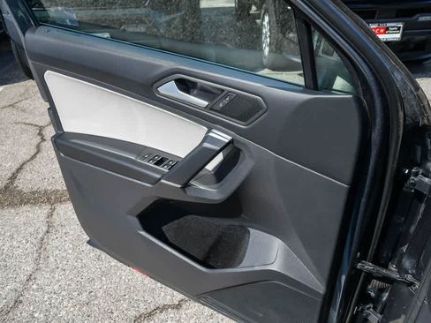Used 2020 Volkswagen Tiguan SE w/ Panoramic Sunroof Package FWD image 26