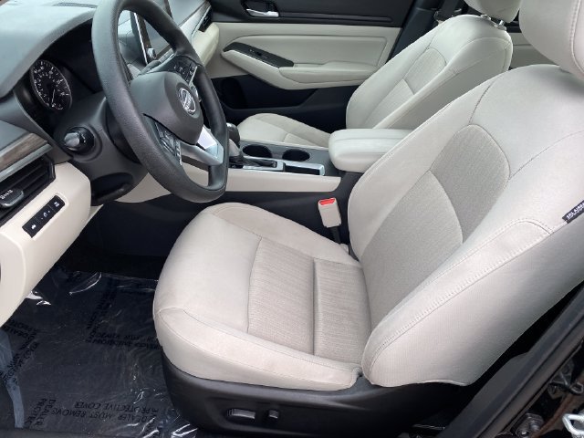 Used 2025 Nissan Altima 2.5 SV FWD image 10
