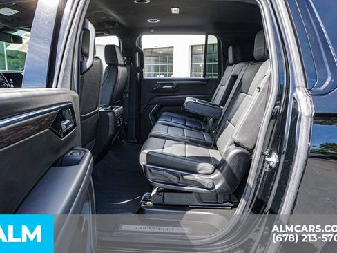 Used 2025 Chevrolet Suburban Z71 AWD/4WD image 21
