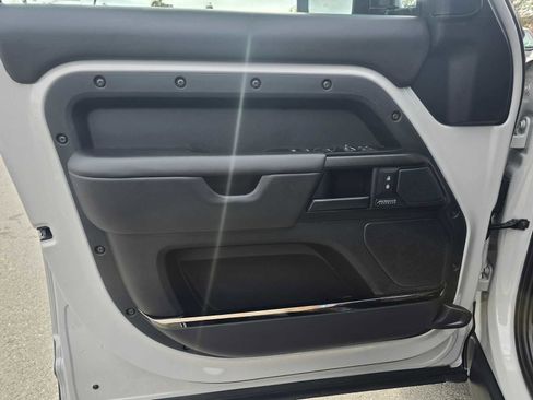 New 2026 Land Rover Defender 110 OCTA image 21
