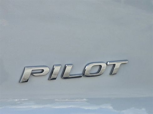 Used 2022 Honda Pilot Touring image 12