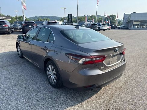 Used 2022 Toyota Camry LE FWD image 4