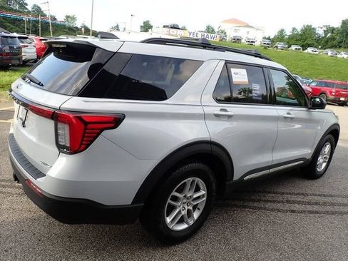 Certified 2025 Ford Explorer Active AWD/4WD image 9