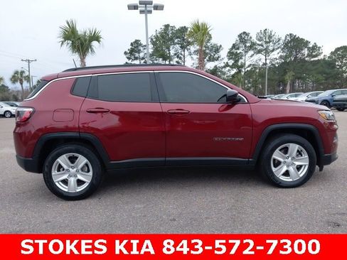 Used 2022 Jeep Compass Latitude image 4