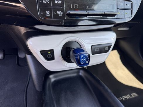 Used 2018 Toyota Prius Two w/ Prius Two Safety Plus Package FWD image 21