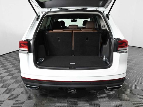 Certified 2022 Volkswagen Atlas SE w/ Black Wheel Package FWD image 7