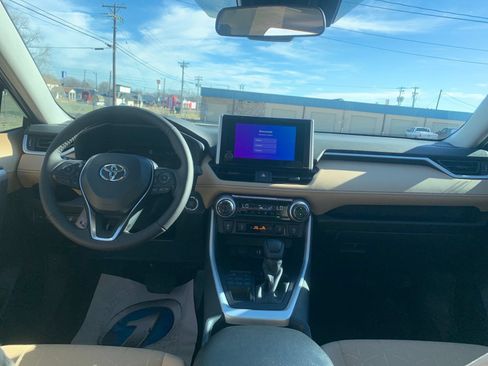 New 2025 Toyota RAV4 XLE w/ Convenience Package AWD/4WD image 27