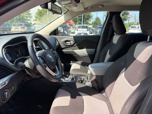 Used 2014 Jeep Cherokee Sport FWD image 12