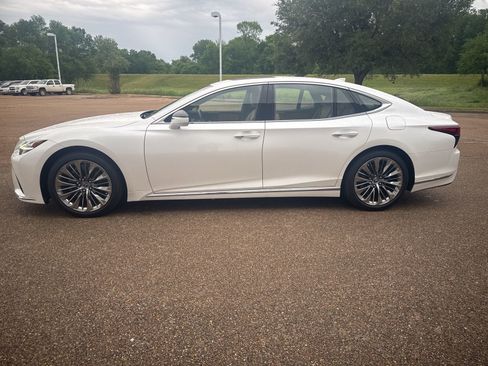 Used 2022 Lexus LS 500 image 4