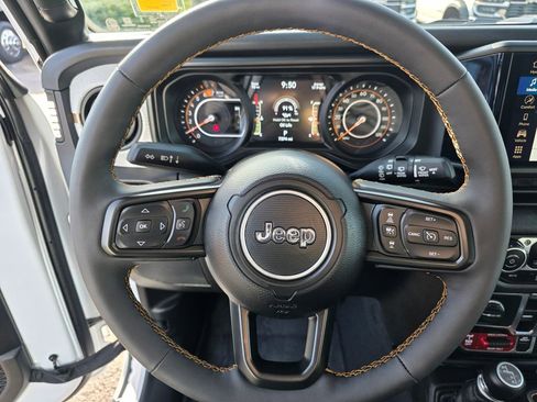 Used 2024 Jeep Wrangler Willys image 18