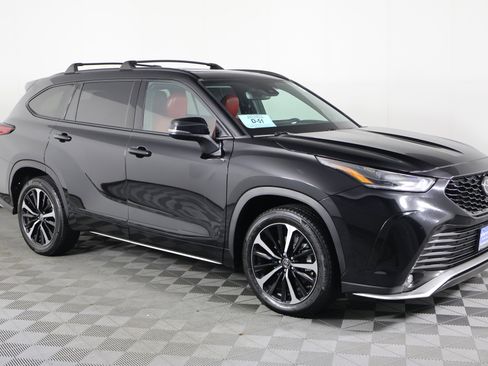 Used 2021 Toyota Highlander XSE image 4