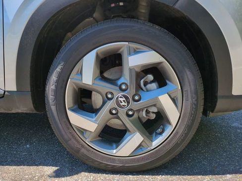 Used 2025 Hyundai Venue SEL FWD image 11