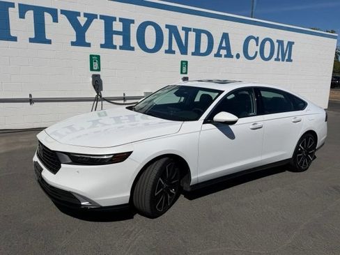 Used 2023 Honda Accord Touring image 1