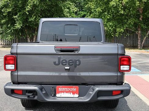 New 2025 Jeep Gladiator Sport image 7