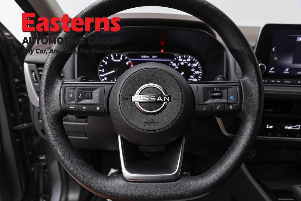 Used 2023 Nissan Rogue SV AWD/4WD image 10
