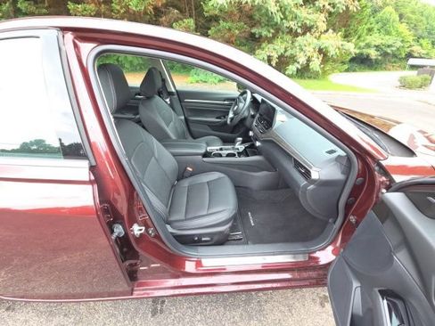 Used 2025 Nissan Altima 2.5 SL FWD image 24