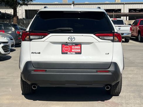 Used 2020 Toyota RAV4 LE FWD image 8