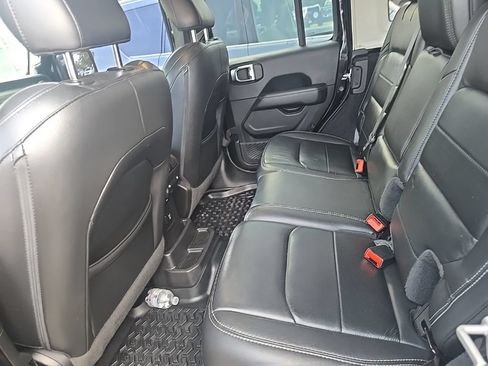 Used 2019 Jeep Wrangler Unlimited Sahara w/ Dual Top Group AWD/4WD image 5