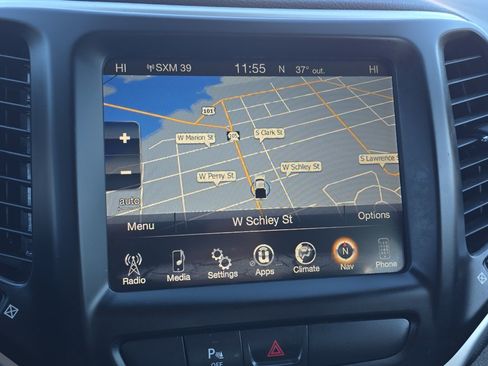 Used 2018 Jeep Cherokee Trailhawk AWD/4WD image 29