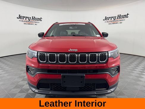 Used 2023 Jeep Compass Latitude AWD/4WD image 4