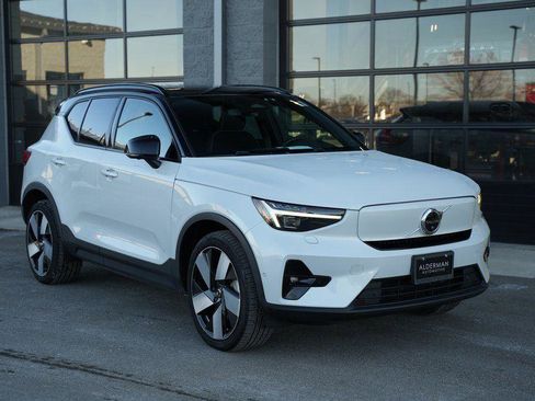 Used 2023 Volvo XC40 Recharge Ultimate image 15