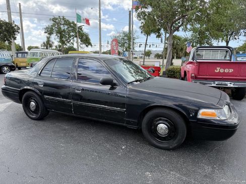 Used 2009 Ford Crown Victoria Police Interceptor image 6